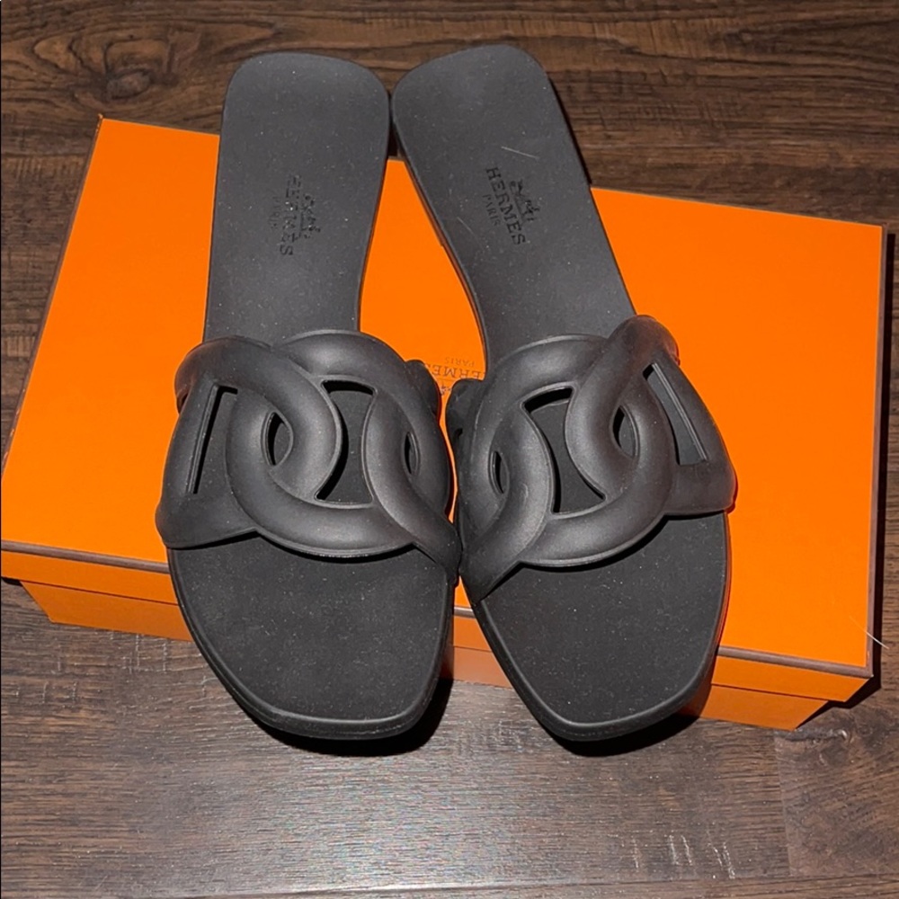 NWT Hermès Aloha Sandal Black 38